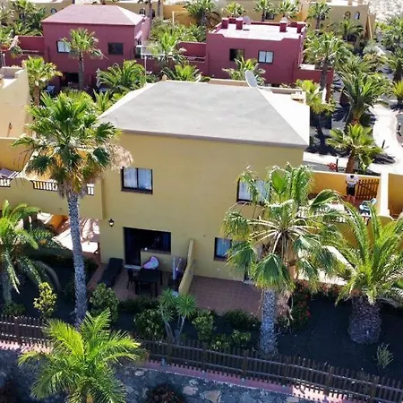 Apartment With Pool コラレホ